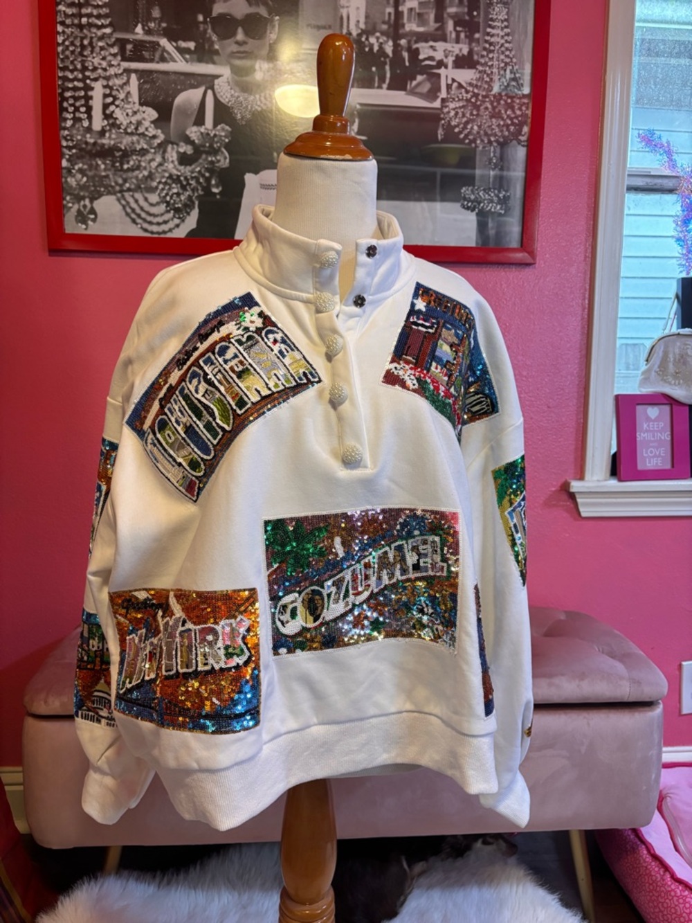 QUEEN OF SPARKLES Sequin Postcards Travel Sweatshirt Size Medium